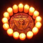 Soroptimist logo omkranset af lys