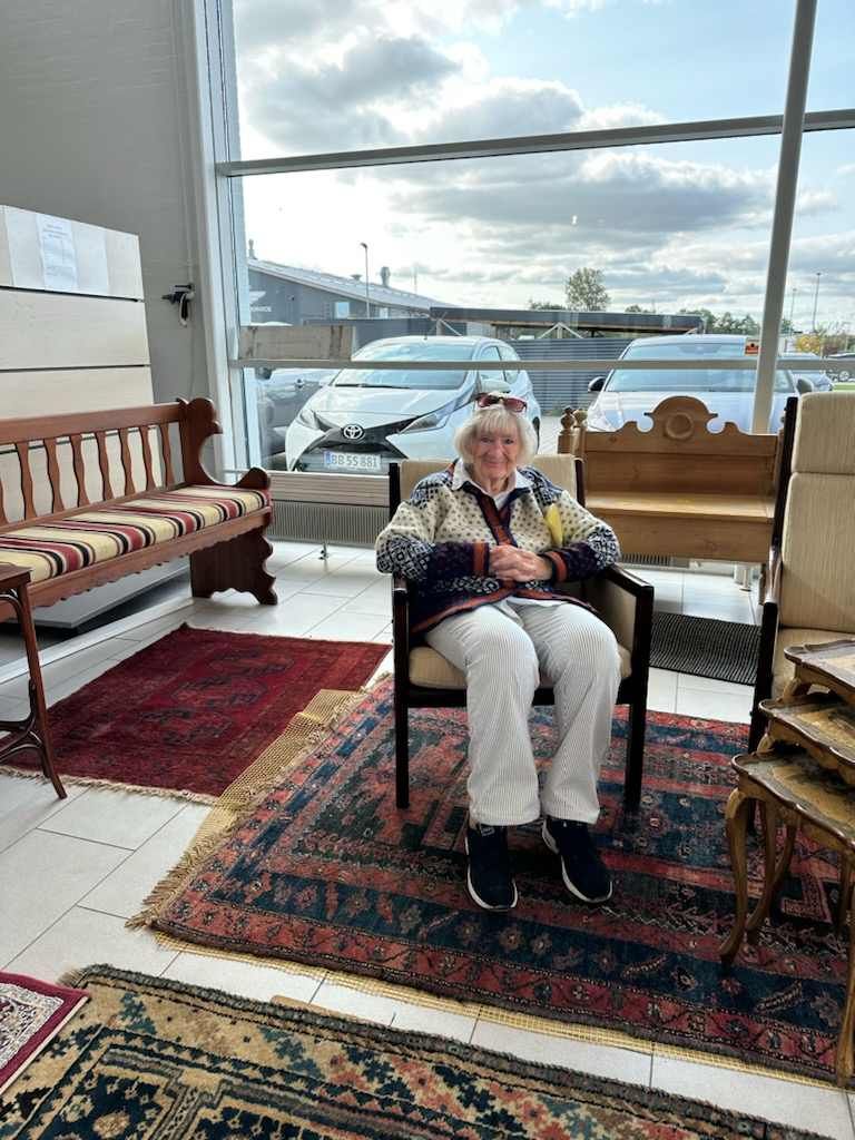Klubbens stifter holder pause ved loppemarked